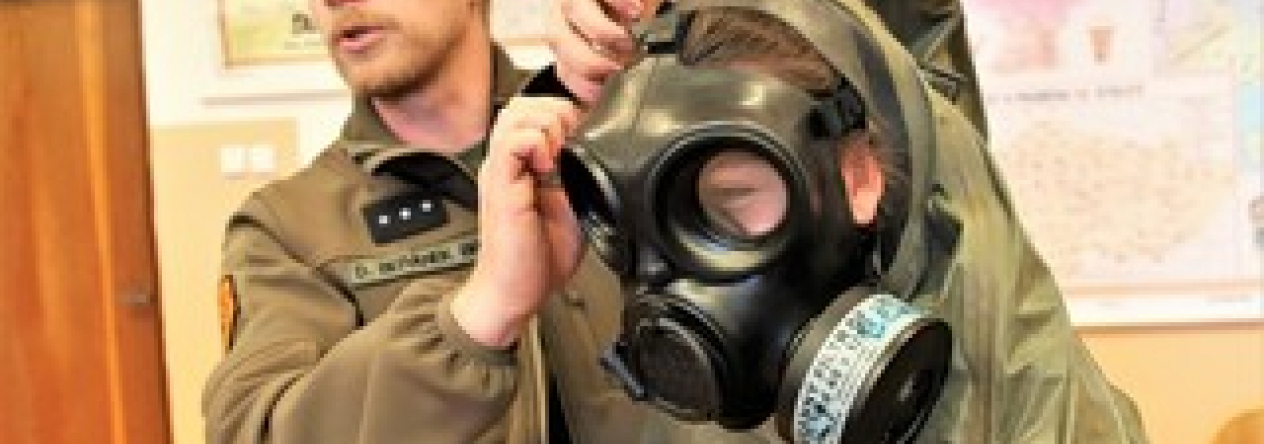 05_nasoukat-se-do-chemickeho-obleku-neni-lehke_2.jpg