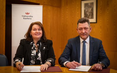 Rektorka Univerzity Karlovy Milena Králíčková a státní tajemník v Ministerstvu obrany ČR Petr Vančura dnes podepsali Memorandum o vzájemné spolupráci Autor: Univerzita Karlova