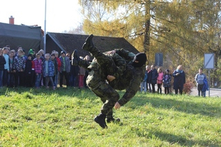 9-ukazky-boje-z-blizka-deti-sledovaly-se-zajmem-autor-kapitanka-helena-rebickova_2.jpg