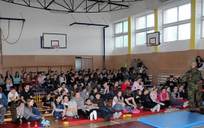 zakladni_skola_v_hlucine.jpg